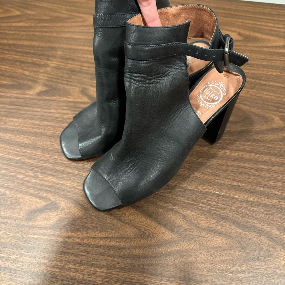 Vince Camuto Black Leather Heeled Boots